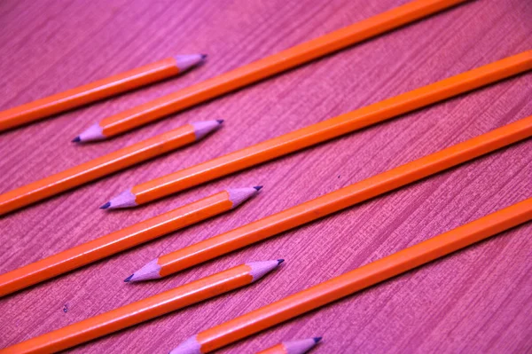 Flat Lay Several Ordered Orange Pencils Aligned Diagonal Image — Stock Photo, Image