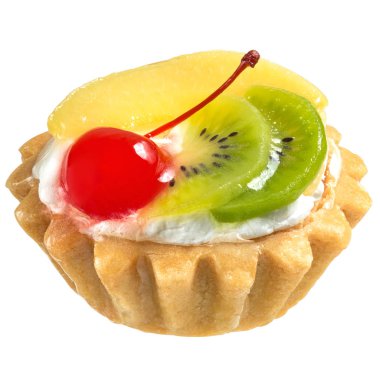 Kremalı pasta üstüne beyaz arka plan üzerinde izole kiraz ile