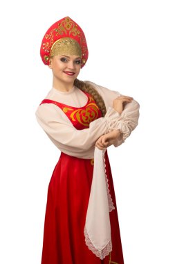 Beyaz arka plan üzerinde izole Rus halk kostüm güzel gülümseyen beyaz kız