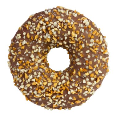 Beyaz arka planda izole edilmiş doğranmış fındıklı karamel serpiştirilmiş çörek. Üst görünüm.