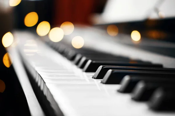 Teclas Piano Bokeh Fondo —  Fotos de Stock