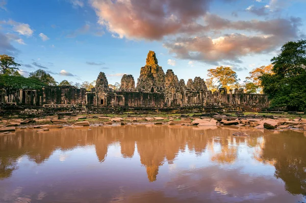 Байон Гигантскими Каменными Лицами Ангкор Ват Фам Рип Камбодия — стоковое фото