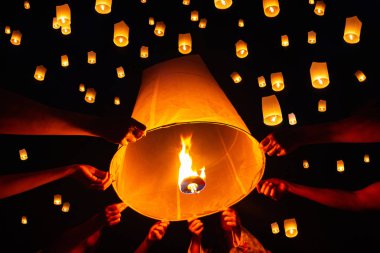 Yüzen fener festivali, Yi Peng Chiang Mai, Tayland