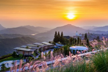 Wat Phra 'da güzel gün doğumu Pha Son Kaew Tapınağı Khao Kho Phetchabun, Tayland.
