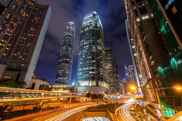 Трафик Гонконге Ночью — стоковое фото