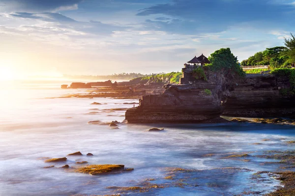 Templet Tanah lot i ön bali, Indonesien. — Stockfoto