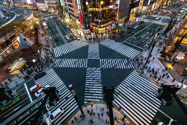 Vista aérea de la intersección en Ginza, Tokio, Japón por la noche . —  Fotos de Stock