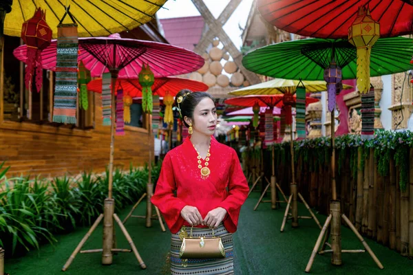 Mulheres Asiáticas Vestindo Traje Tailandês Tradicional Acordo Com Cultura Tailandesa — Fotografia de Stock