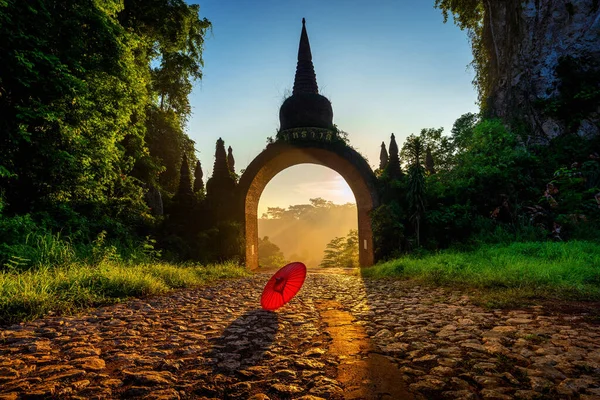 Ворота Парку Хао Най Луанг Дхарма Світанку Сурат Тані Таїланд — стокове фото