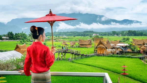 Aziatische Vrouwen Dragen Thaise Jurk Kostuum Traditioneel Volgens Thaise Cultuur — Stockfoto