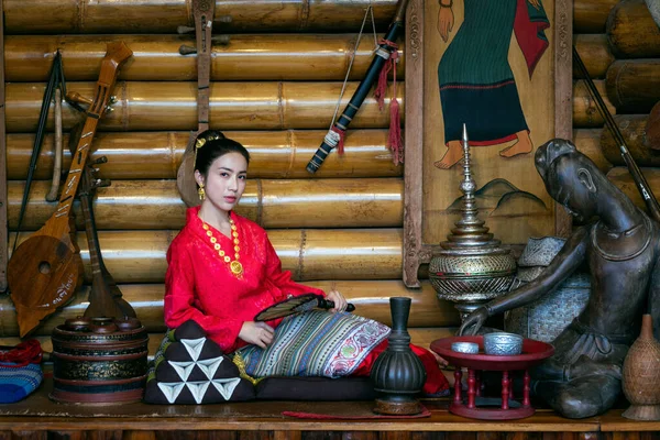 Azji Kobiety Noszenie Tajskie Strój Tradycyjny Zgodnie Tajskiej Kultury Tradycji — Zdjęcie stockowe
