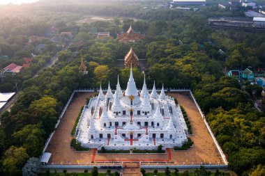 Tayland 'daki pagoda watasokaram tapınağının havadan görünüşü.