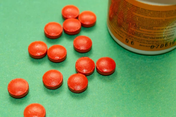 Red Pills Bottle Green Table — Stock Photo, Image