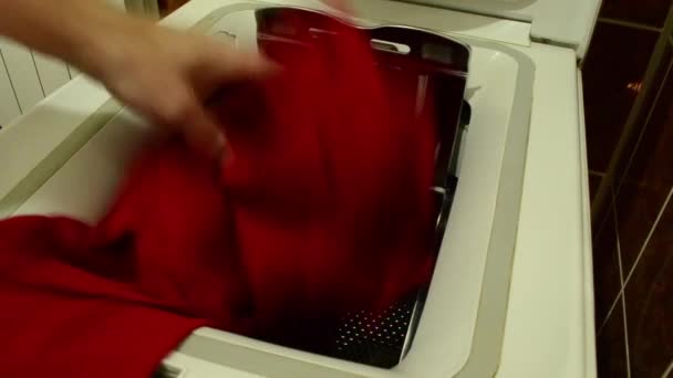 Washing Machine Laying Laundry Washing — Stock Video