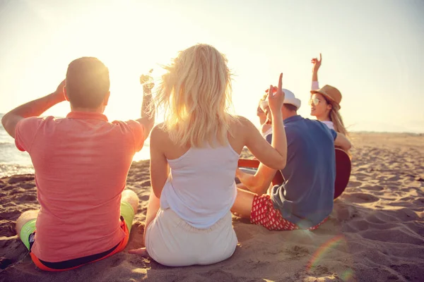 Group Happy Young People Dancing Beach Beautiful Summer Sunset — Stock Photo, Image