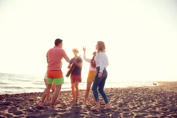 Group Happy Young People Dancing Beach Beautiful Summer Sunset — Stock Photo, Image
