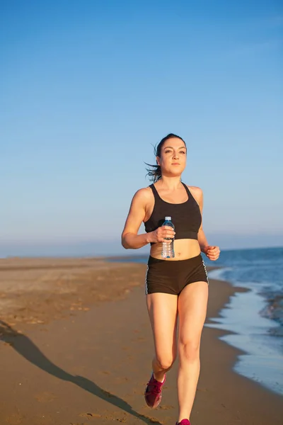 Front View Fit Woman Holding Bottle Water Running Beach Blue — Stock Photo, Image