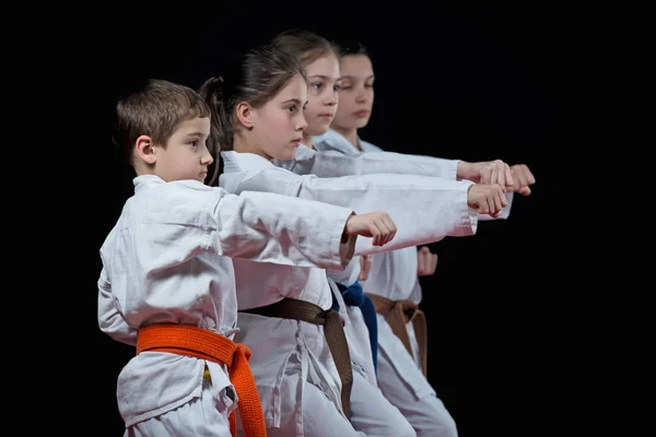 Los Niños Están Entrenando Karate Sobre Fondo Negro — Foto de Stock