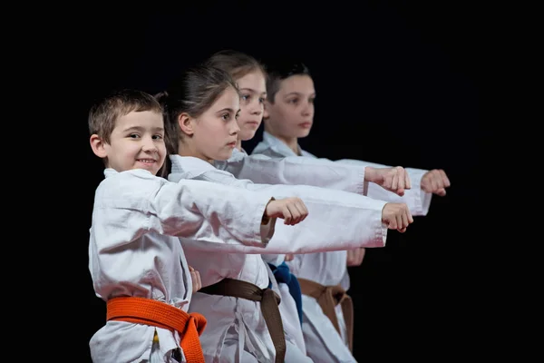 Los Niños Están Entrenando Karate Sobre Fondo Negro — Foto de Stock