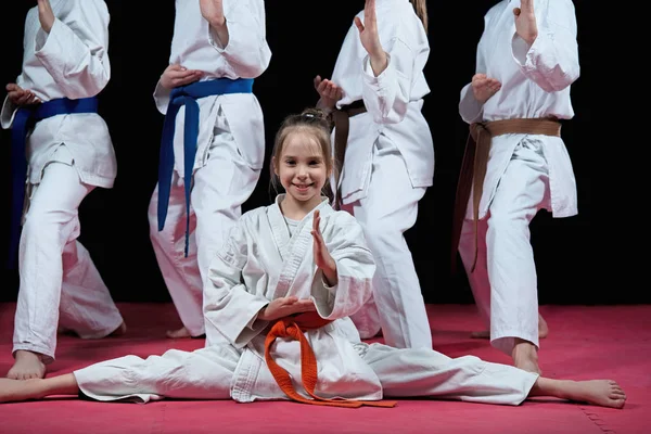 Grupo Crianças Karate Artes Marciais — Fotografia de Stock