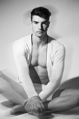 Yakışıklı genç adam portresi