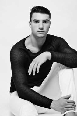 Yakışıklı genç adam portresi