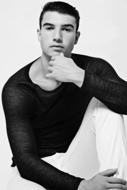 Yakışıklı genç adam portresi
