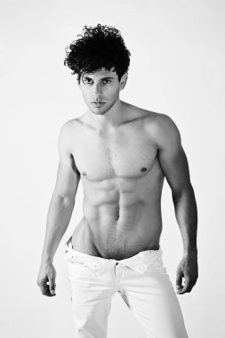 Yakışıklı genç adam portresi