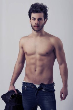 Yakışıklı genç adam portresi