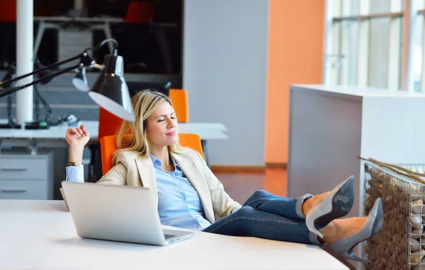 Exitosa Mujer Negocios Hombre Trabajo Oficina — Foto de Stock