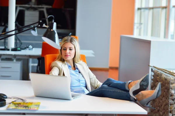 Donna Uomo Affari Successo Che Lavorano Ufficio — Foto Stock