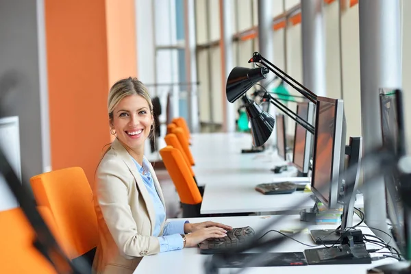 Successful Business Woman Man Working Office — Stock Photo, Image