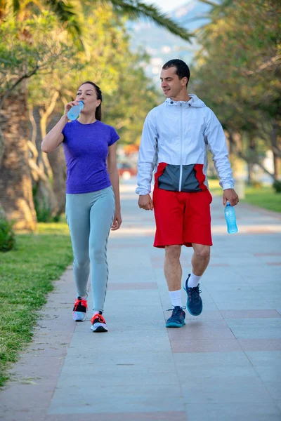 Young Sporty Man Woman Sportswear Drinking Water Jogging — Stock Photo, Image