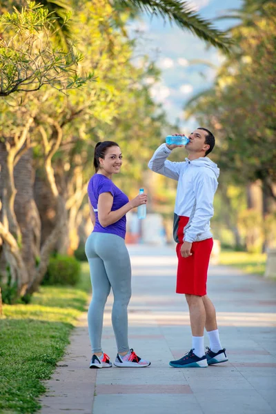 Young Sporty Man Woman Sportswear Drinking Water Jogging — Stock Photo, Image