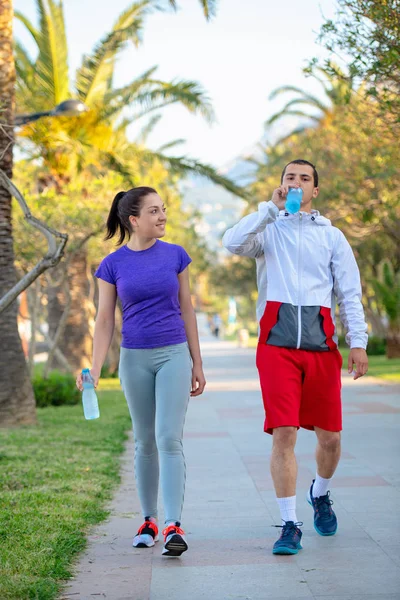 Young Sporty Man Woman Sportswear Drinking Water Jogging — Stock Photo, Image