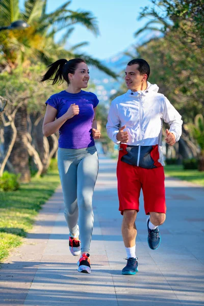 Stedelijke Sport Gezonde Jonge Paar Joggen Stad Zonnige Ochtend — Stockfoto