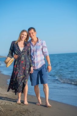 mutlu aşk iki okyanus kıyısında yürüyüş 