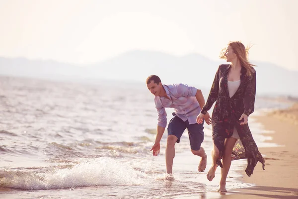 Feliz Pareja Amor Caminando Largo Costa Océano — Foto de Stock