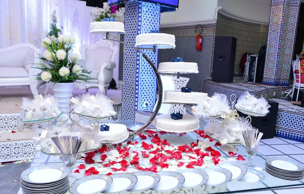 Gâteau Mariage Blanc Décoré Fleurs — Photo