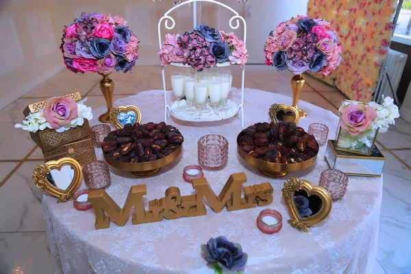 Marockanska Dejter Fyllda Med Valnötter Närvarande Vid Bröllopet För Gäst — Stockfoto
