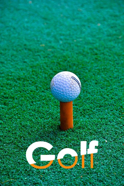 Cerca Con Una Pelota Golf Bola Blanca Acostada Campo Golf —  Fotos de Stock