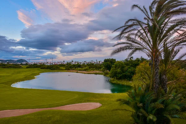 Panorama Pohled Golfové Hřiště Krásnou Uvedení Zelené — Stock fotografie