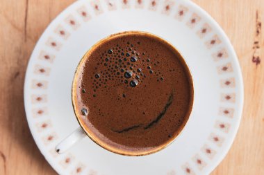 Porselen fincanda geleneksel Türk kahvesi, Türk kahvesi