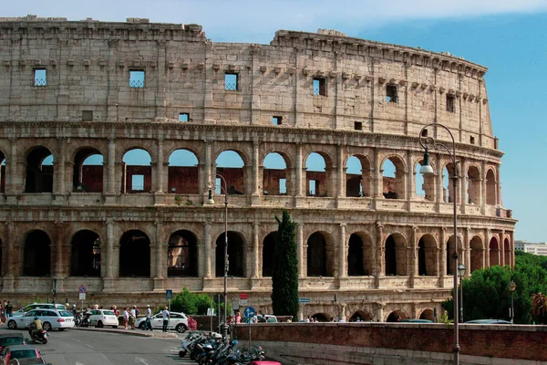 Рим Італія 2018 Колізей Ромі Люди Навколо Нього Щоб Відвідати — стокове фото