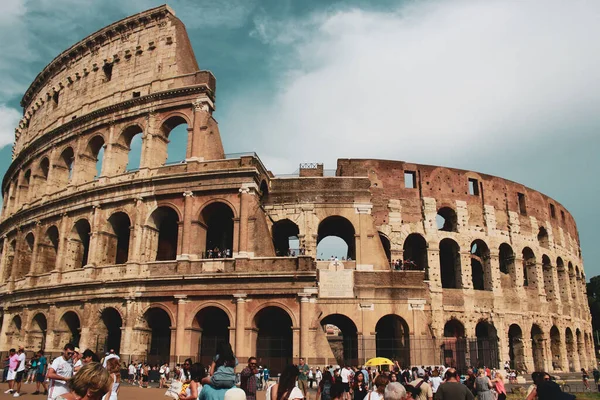 Roman Colosseumin Itália Pessoas Redor Coliseu Para Visitar — Fotografia de Stock