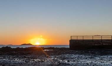 Gün doğumu Emu Parkı 'nda Kepple Grubu' na doğru adalara bakıyor..