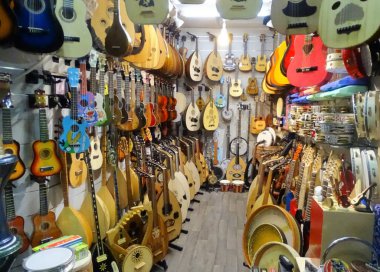 Eski Kudüs 'te bir müzik aleti mağazası