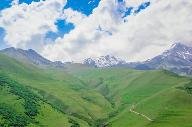 Dağ tepelerinin hava manzarası, dağ manzarası