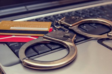 Kelepçe, dizüstü bilgisayar kartı.