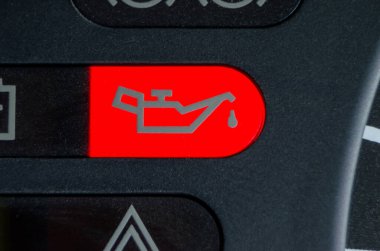 Ekran sembolleri pil ve yağlı lamba uyarısı.